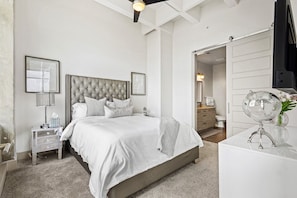 Room - Downtown 2BR w/ City Views (Atlanta)