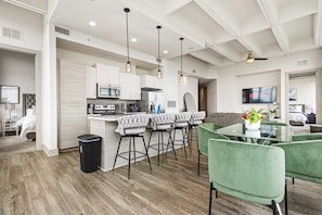 Dining - Downtown 2BR w/ City Views (Atlanta)