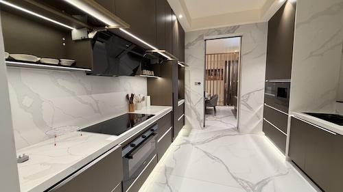Grand Residence 3 bedroom deluxe appartment with club house