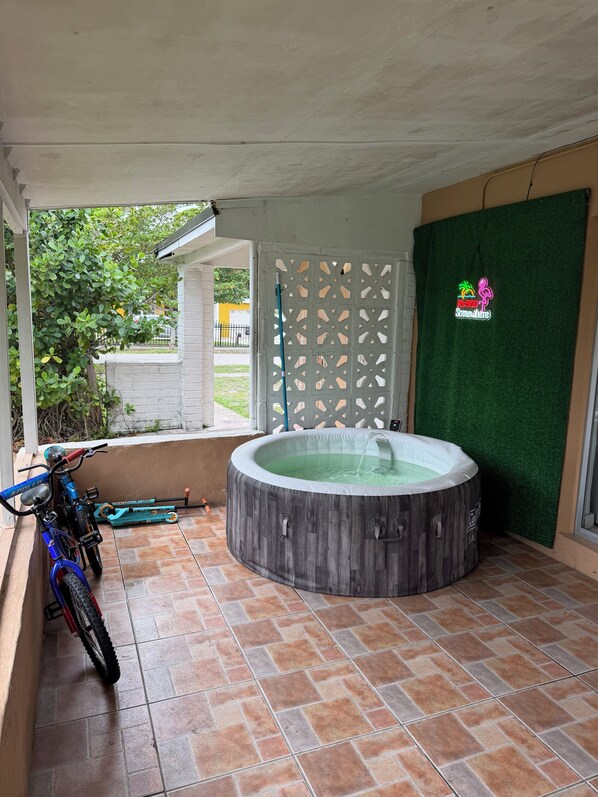 Baignoire  à remous extérieure