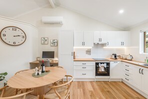 Private kitchen - Mary St - Boutique Short Stay (East Toowoomba)