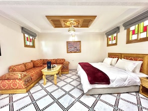 WiFi, bed sheets - Riad Dar Bouzoubaa Rooftop Apartment with Views of the Medina, Fes (Fes)