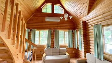 In-room safe, free WiFi, bed sheets