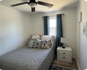 Room - Perfect 2-bedroom unit 5 min walk to beach in Kill Devil Hills, Pet friendly (Kill Devil Hills)
