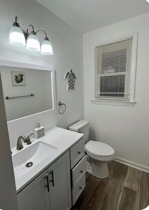 Bathroom - Perfect 2-bedroom unit 5 min walk to beach in Kill Devil Hills, Pet friendly (Kill Devil Hills)