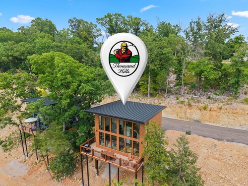 THE VIEW STEALS THE SHOW • Shell We Fish • Private Hot Tub • Lake Taneycomo • Sleeps 10