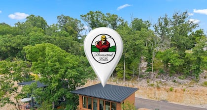 THE VIEW STEALS THE SHOW • Shell We Fish • Private Hot Tub • Lake Taneycomo • Sleeps 10