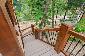 Property grounds - THE VIEW STEALS THE SHOW • Shell We Fish • Private Hot Tub • Lake Taneycomo • Sleeps 10 (Branson)