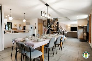 Dining - Vrbo Property (BORDEAUX SAINT CLAIR)