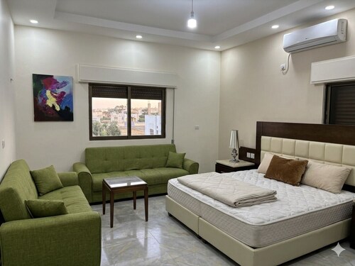 Spacious 4-bedroom house in terrific الكرك with cool AC