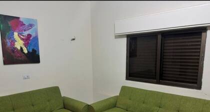 Spacious 4-bedroom house in terrific الكرك with cool AC