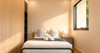 Luxury North Ryde 4BR Duplex with Media Room