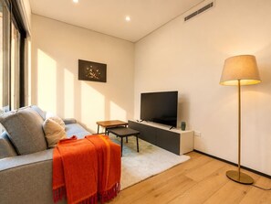 Smart TV - Luxury North Ryde 4BR Duplex with Media Room (North Ryde)