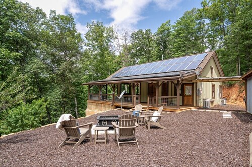 Firefly Retreat - Upscale Off-Grid Mountain Cabin