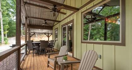 Firefly Retreat - Upscale Off-Grid Mountain Cabin