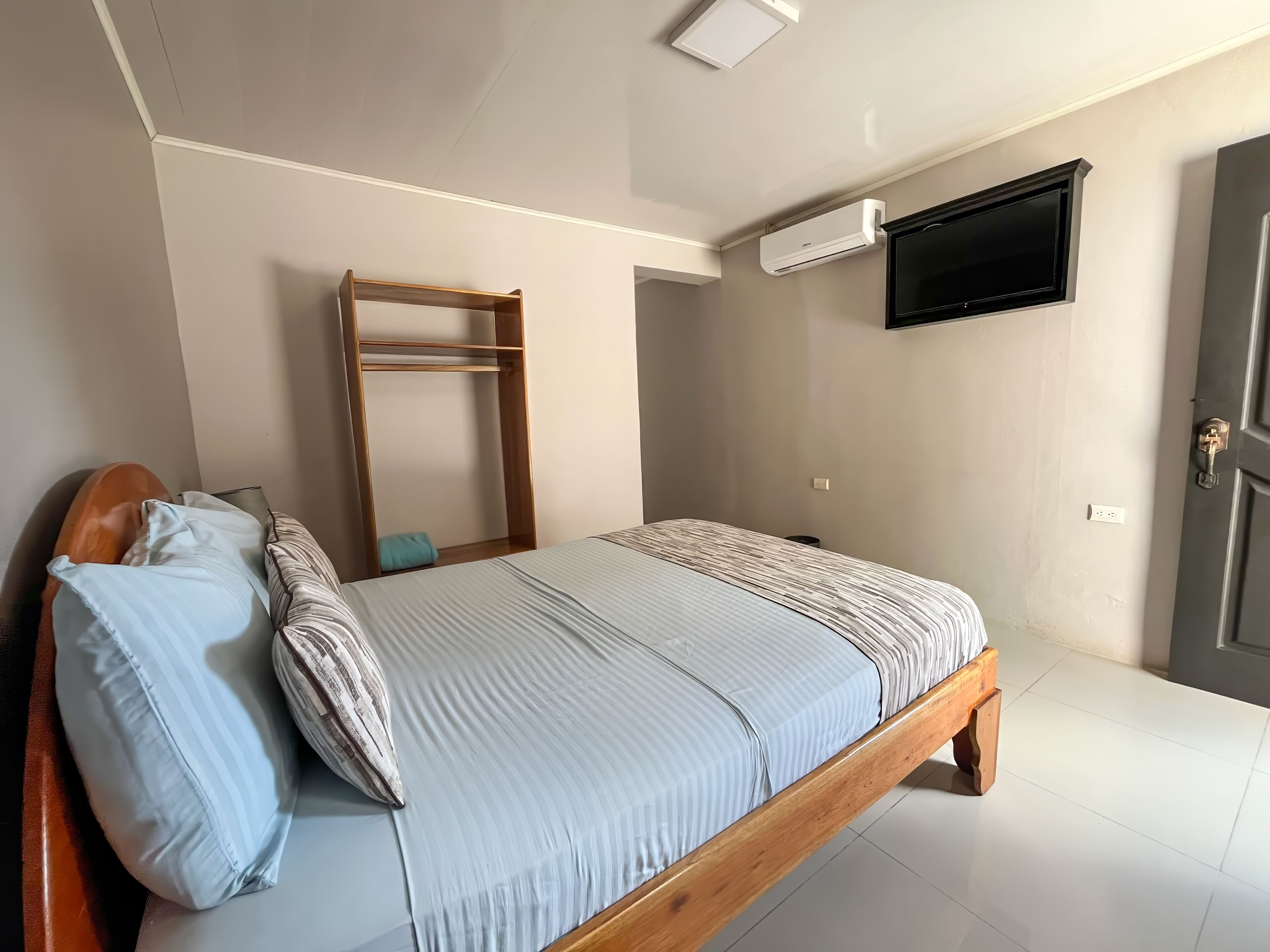 Basic Room, Patio | Free WiFi