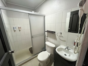 Bathroom - Solar La Fortuna Hotel & Lounge (La Fortuna)