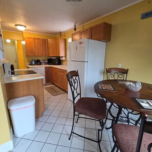 Coffee/tea maker, fridge, microwave, oven