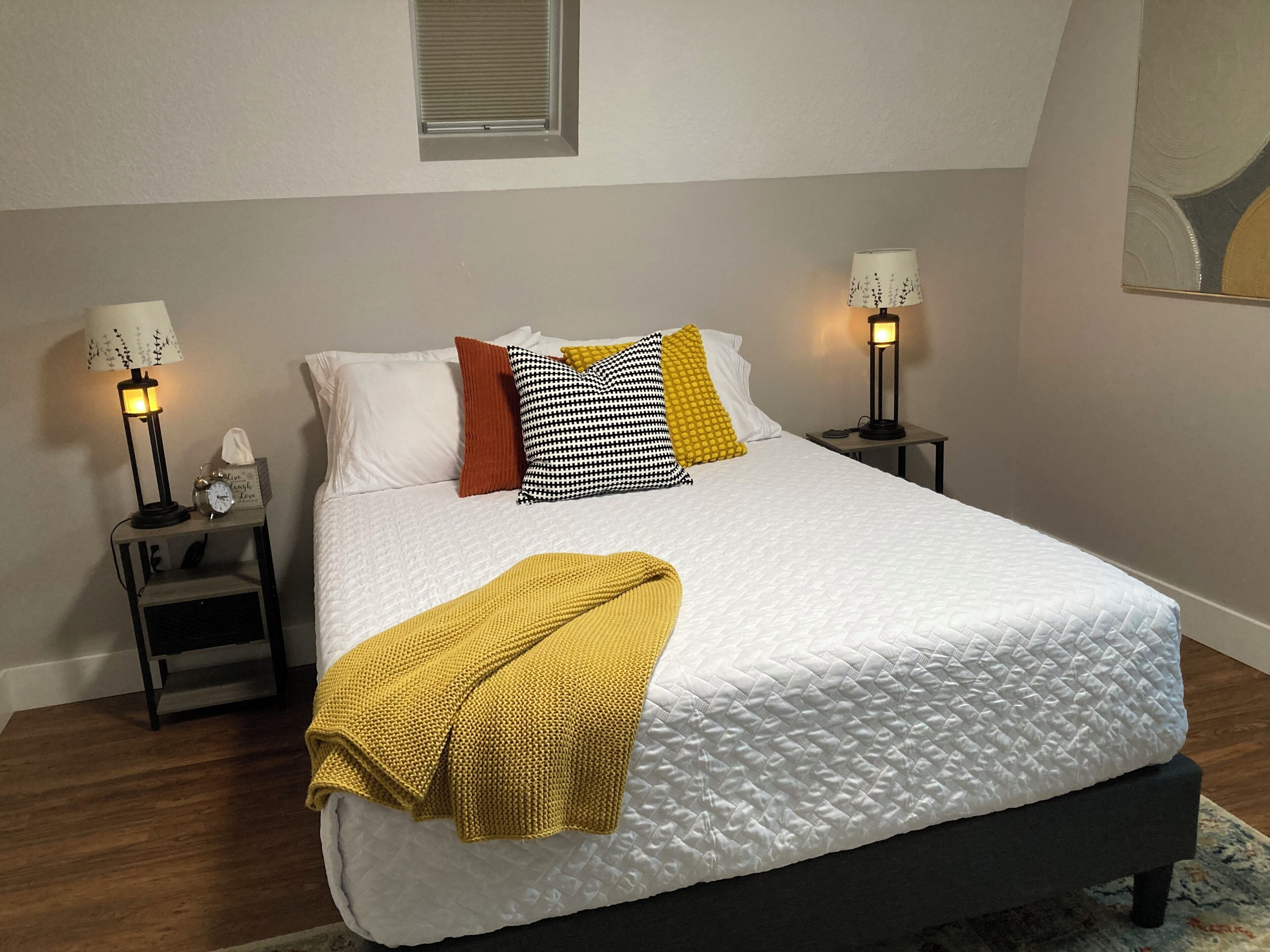 5 bedrooms, iron/ironing board, WiFi, bed sheets