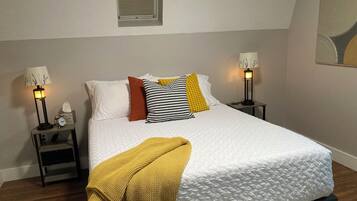 5 bedrooms, iron/ironing board, WiFi, bed sheets