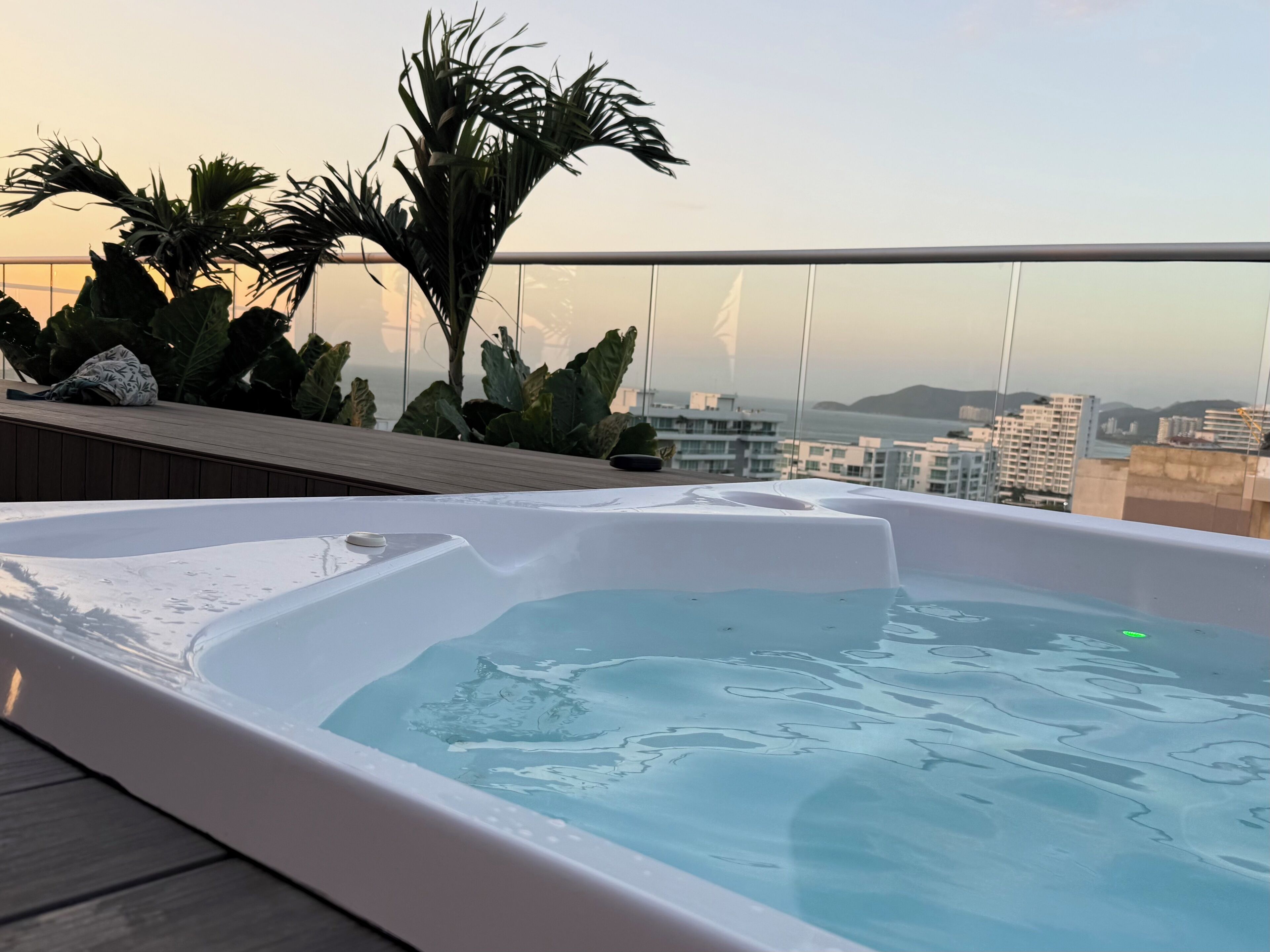 Outdoor spa tub
