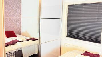 3 habitaciones, tabla de planchar con plancha, wifi y ropa de cama