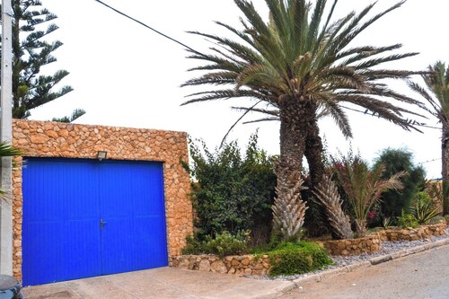 Tigmino is a 5-minute walk from the sea along the cliffs