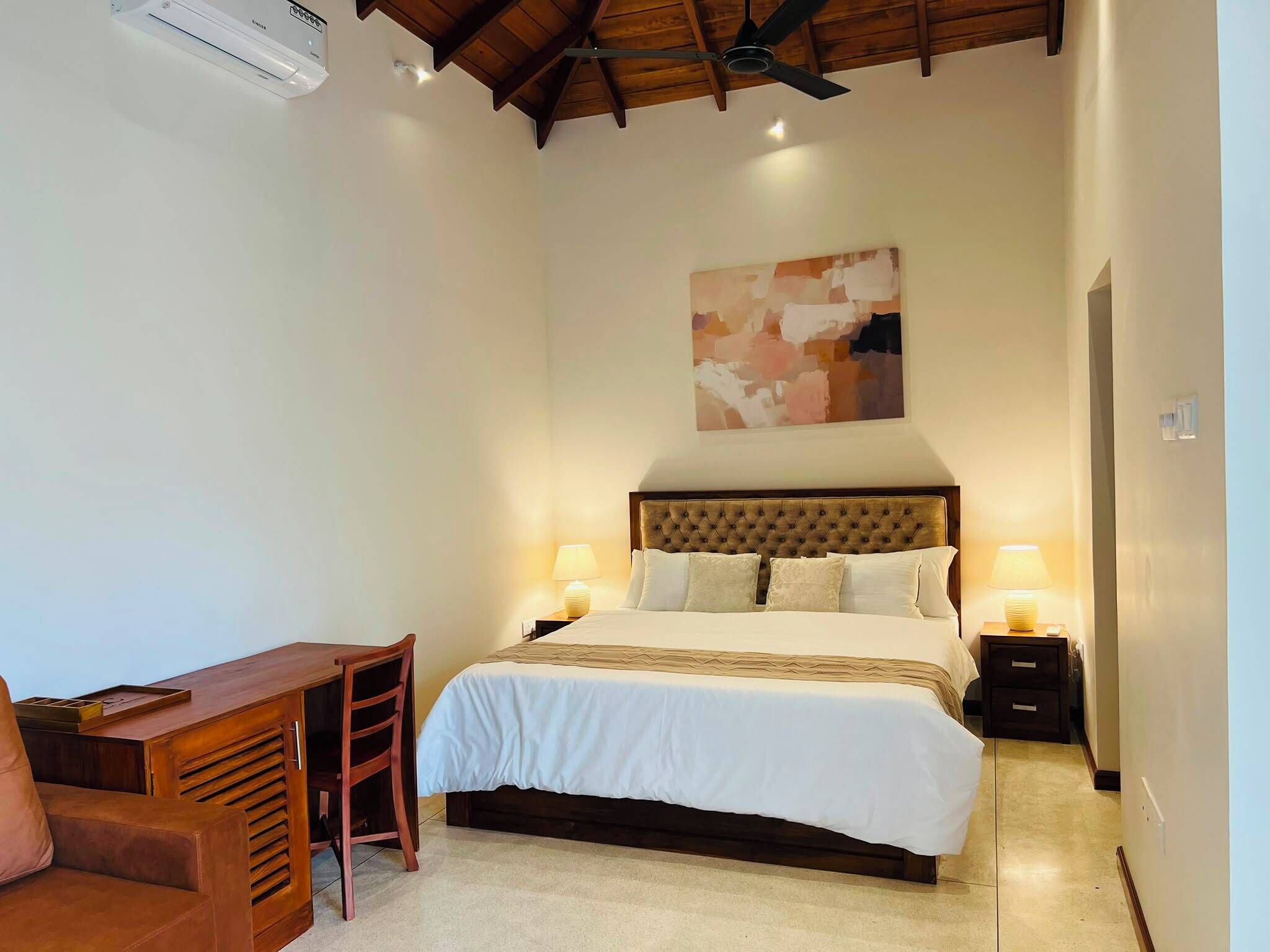 4 bedrooms, WiFi (free), bed sheets