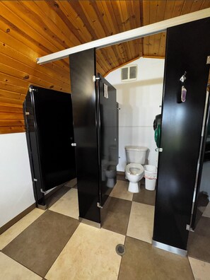 Bathroom - May's Corner Cabin (Sturgis)