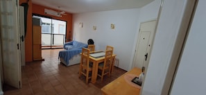 Interior - Apartment on the beach for 6 people with air conditioning. Pets allowed. (Guarujá)