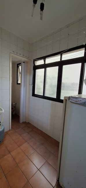Interior - Apartment on the beach for 6 people with air conditioning. Pets allowed. (Guarujá)