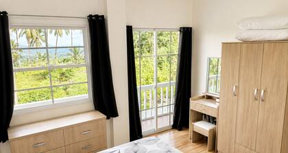 Modern home fast Starlink wi-Fi, Modern Home, free breakfast, near the beach