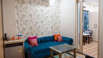 Deluxe Suite | Living area