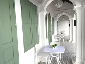 Outdoor dining - La Petite Maison Luang Prabang (Luang Prabang)