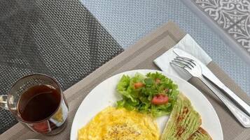 Tägliches inbegriffenes nach Wunsch zubereitetes Frühstück