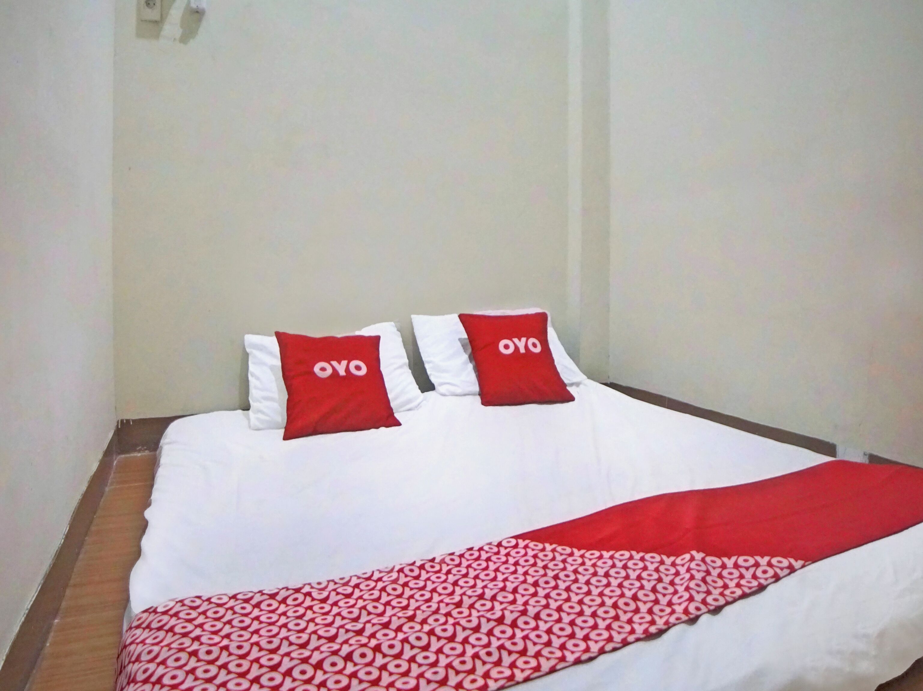 Standaard tweepersoonskamer | Een bureau, gratis wifi, beddengoed