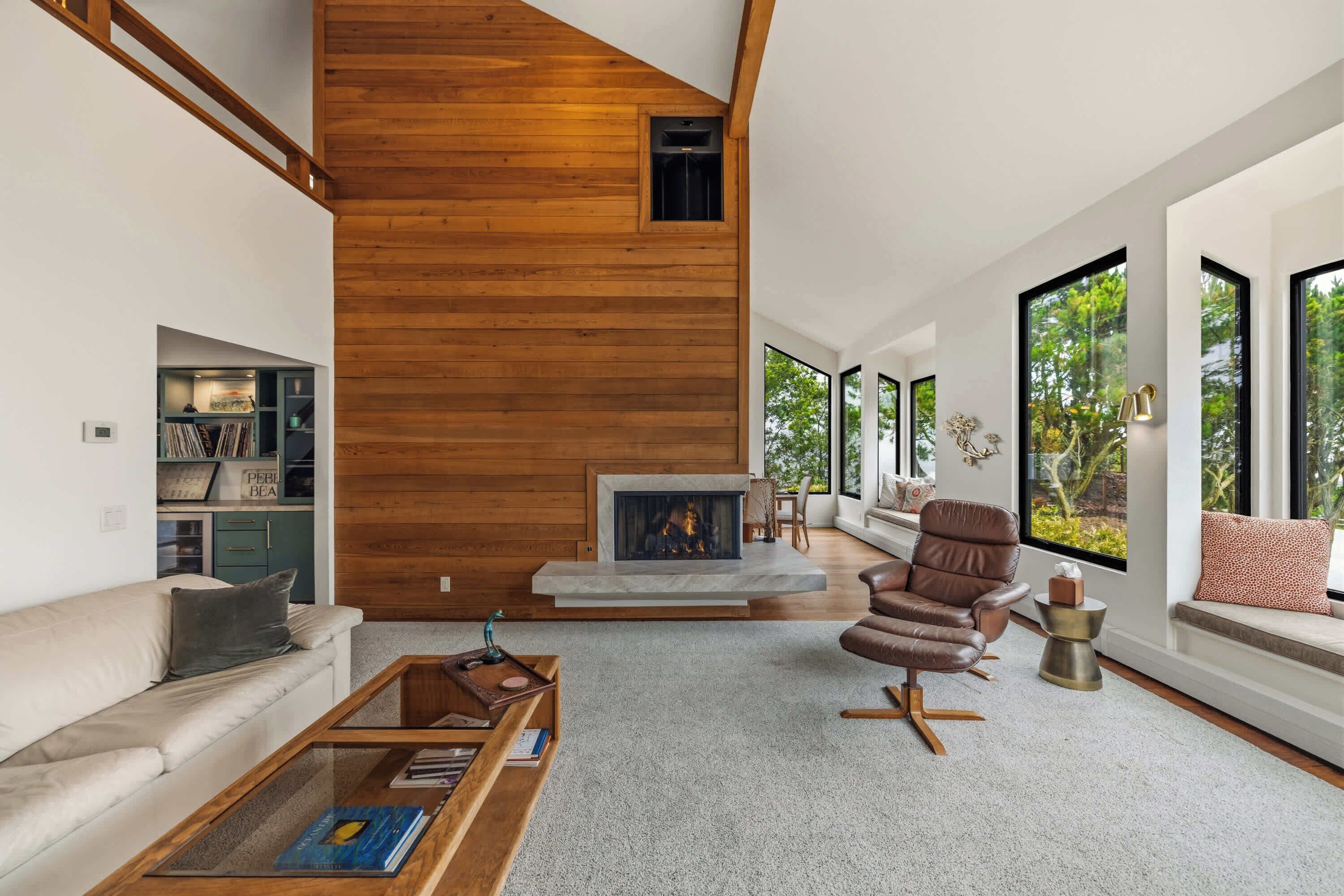 TV, fireplace, offices