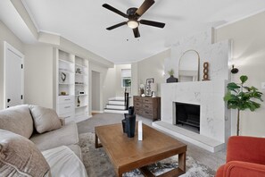 Living area - Cozy 2-bedroom house in tranquil Greenville with AC (Greenville)