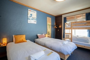 Habitación cuádruple, vistas al patio | Wifi gratis