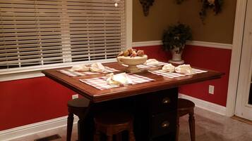 House, 3 Bedrooms, Patio | Dining room