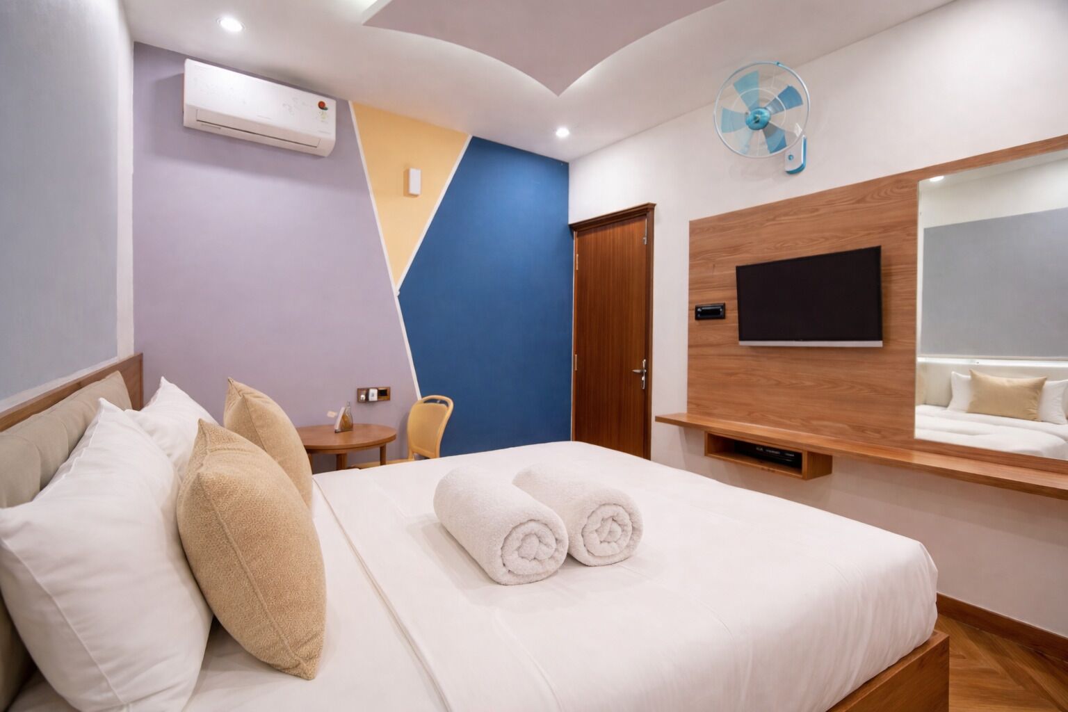 Standard Room, City View | Desk, laptop workspace, soundproofing, WiFi (free)