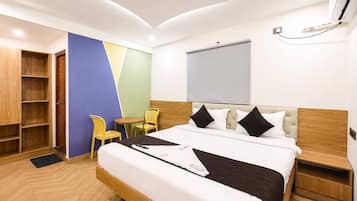 Deluxe Room, City View | Desk, laptop workspace, soundproofing, WiFi (free)