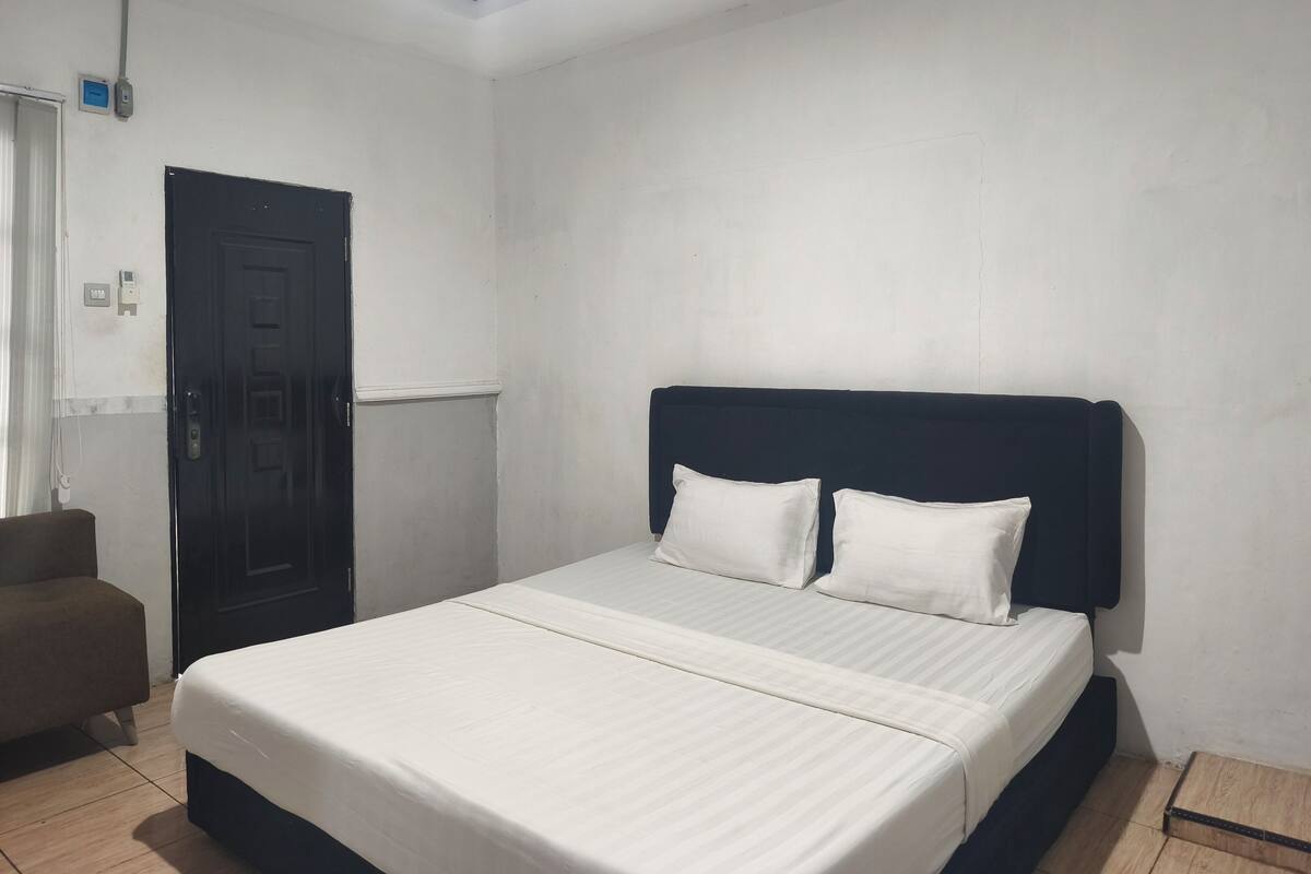 Deluxe Double Room | Desk, free WiFi, bed sheets