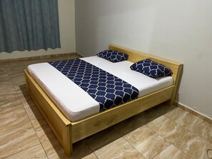 House, Hill View | Blackout curtains, iron/ironing board, free WiFi - Sunset View Guest House (Sekondi-Takoradi)