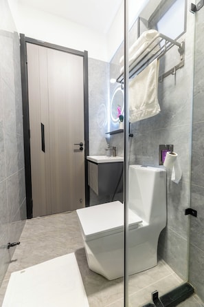 Bathroom - Cozy 2 BR with Heater,Gym,Pool,ample parking on 3floors at Lavington,Nairobi (Nairobi)