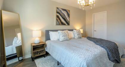Opulent Chic Town Home in the Heart of Oakville