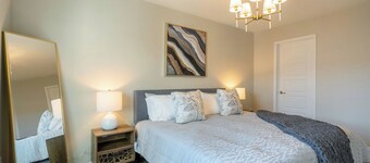 Opulent Chic Town Home in the Heart of Oakville