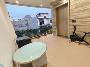 Property grounds - Peaceful 3 BHK Stay with Premium Amenities (Lucknow)