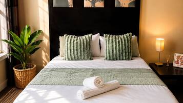 Iron/ironing board, WiFi, bed sheets