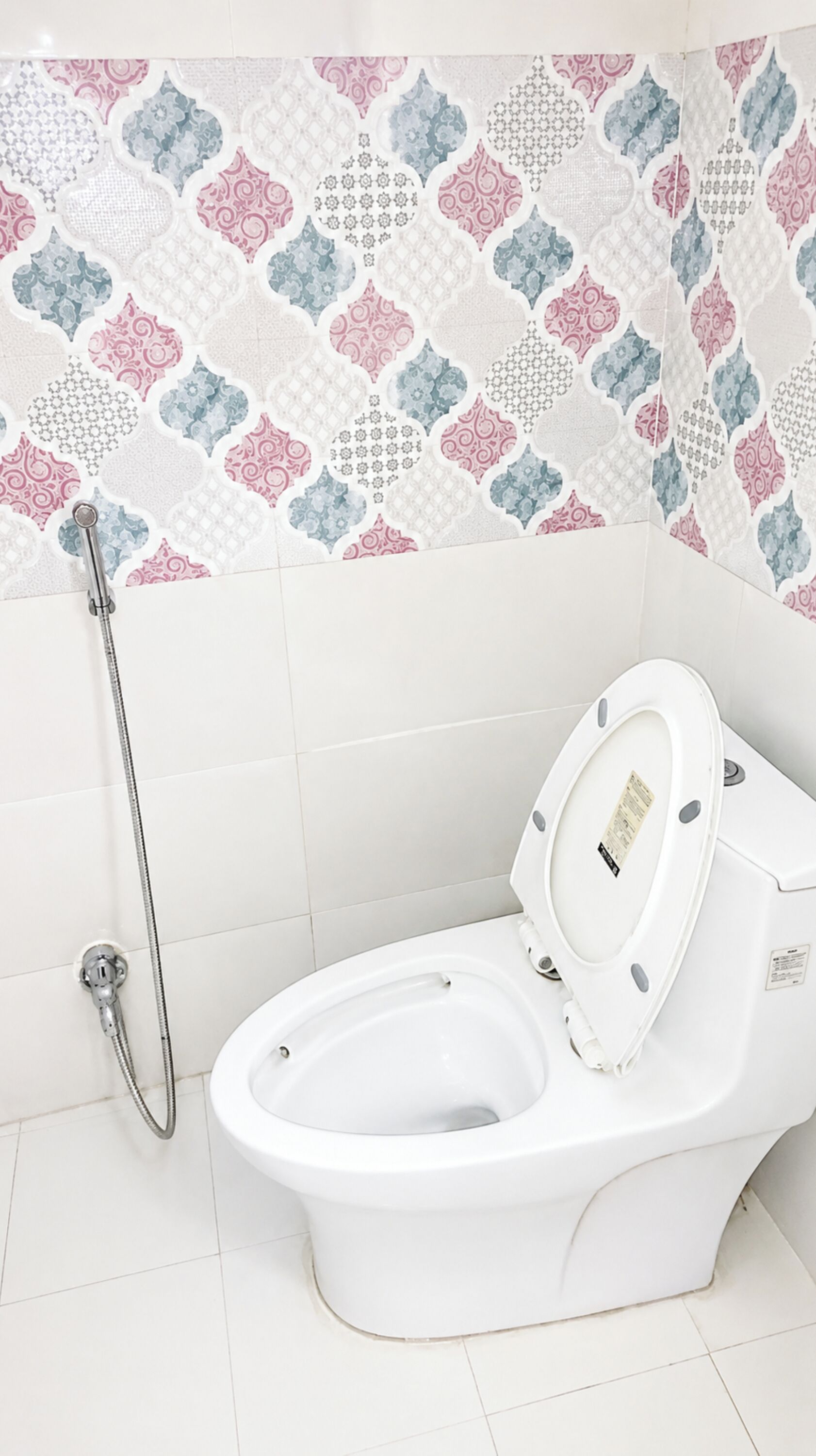 Deluxe Double Room, Multiple Beds, Air conditioning | Bathroom | Shower, rainfall showerhead, slippers, towels